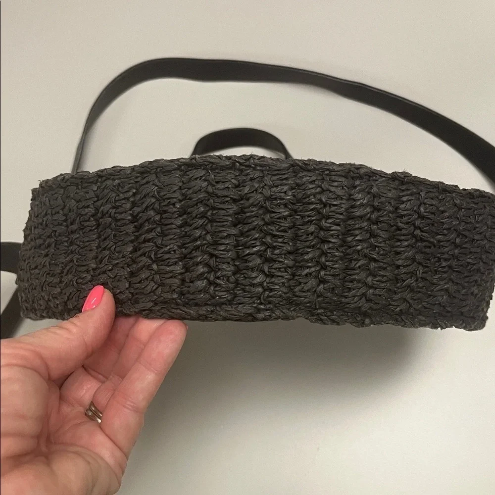 H&M Black Circular Crossbody Bag / with handles